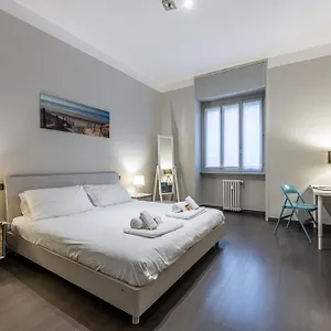 Apartament Sant' Ambrogio Flat, Mediolan