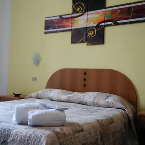 Hotel Tirreno, Mediolan